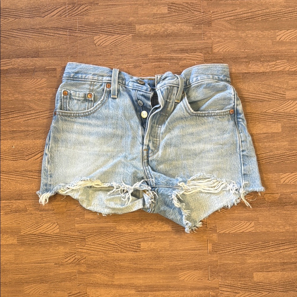 LEVIS DEMIN JEAN SHORTS